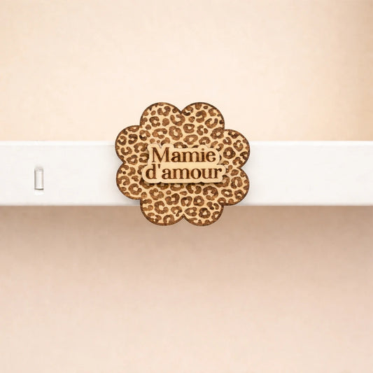 Magnet fleur motif léopard personnalisé 9 cm en bois 3 mm. Texte au choix. Idée cadeau original et tendance.