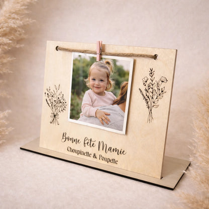 Cadre photo en bois personnalisé 17x20 cm avec corde en jute et pince. Texte au choix. Idée cadeau famille, nounou ou maîtresse.