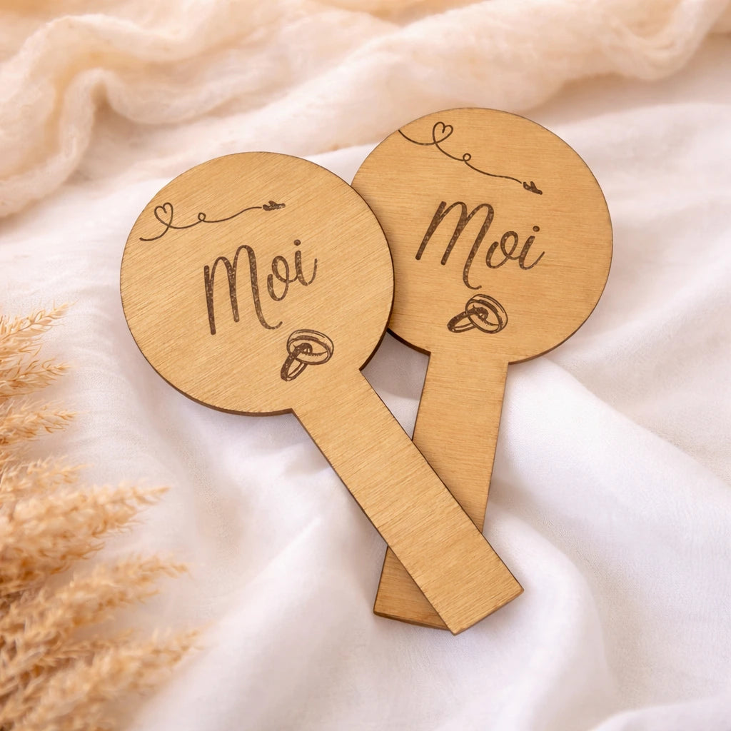 Duo de pancartes mariage en bois gravé pour jeu des mariés. Elle & Lui, Lui & Lui ou Elle & Elle. Thème voyage ou branche décorative.
