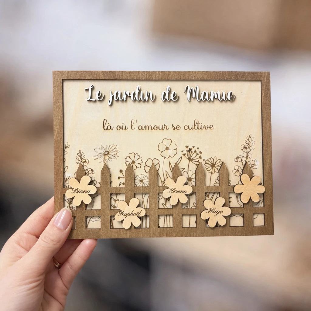 Cadre en bois gravé motif jardin fleuri, décoration naturelle et artisanale.