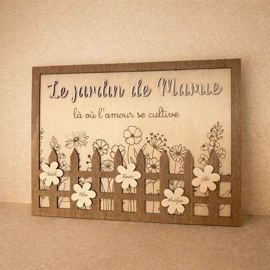 Cadre en bois gravé motif jardin fleuri, décoration naturelle et artisanale.