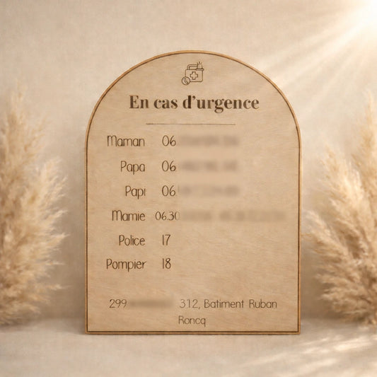 Magnet d’urgence personnalisé enfant 15x12 cm en bois. Numéros importants et adresse gravés. Idéal pour apprendre les bons réflexes en cas d’urgence.