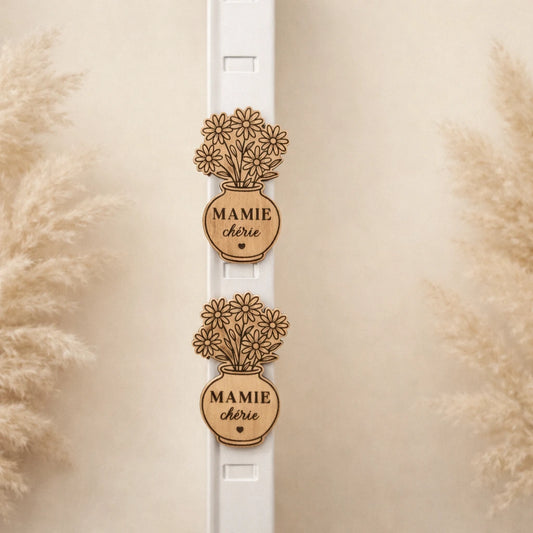 Magnet vase fleuri personnalisé en bois 5x8 cm. Texte au choix. Idée cadeau original et décoratif pour maîtresse, nounou ou famille.