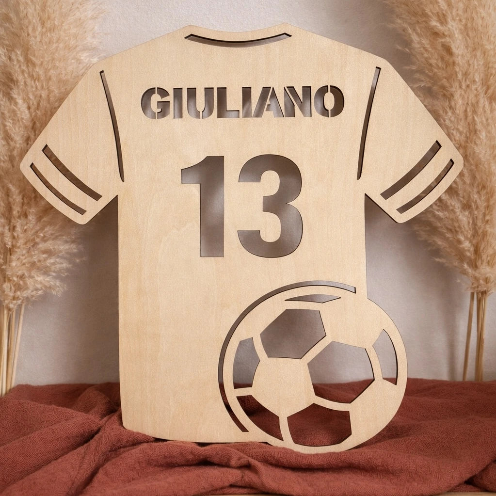Maillot de foot en bois personnalisé avec prénom et numéro. Format 30x30 cm en contreplaqué 3 mm, idéal déco chambre enfant.