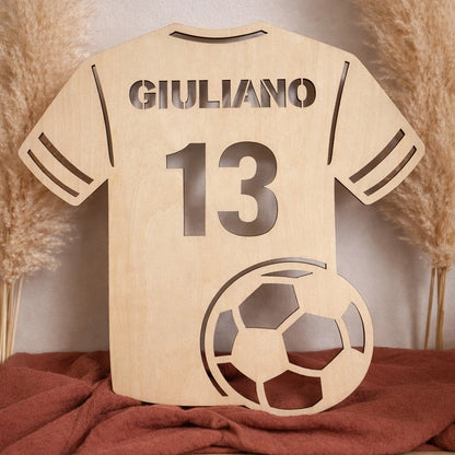 Maillot de foot en bois personnalisé avec prénom et numéro. Format 30x30 cm en contreplaqué 3 mm, idéal déco chambre enfant.