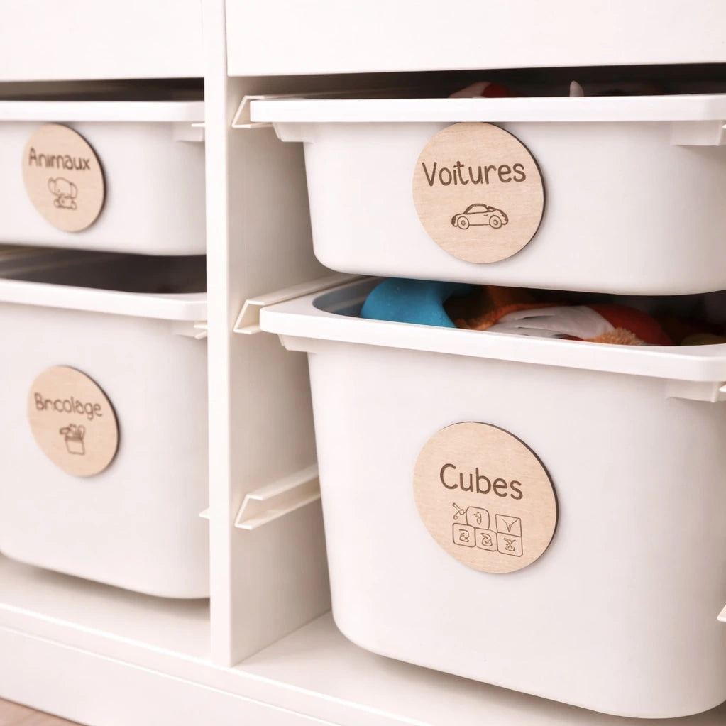 Marques-bacs en bois 7 cm pour organiser les jouets. Idéal chambre enfant. Catégories au choix. Fixation scratch possible (non fourni).