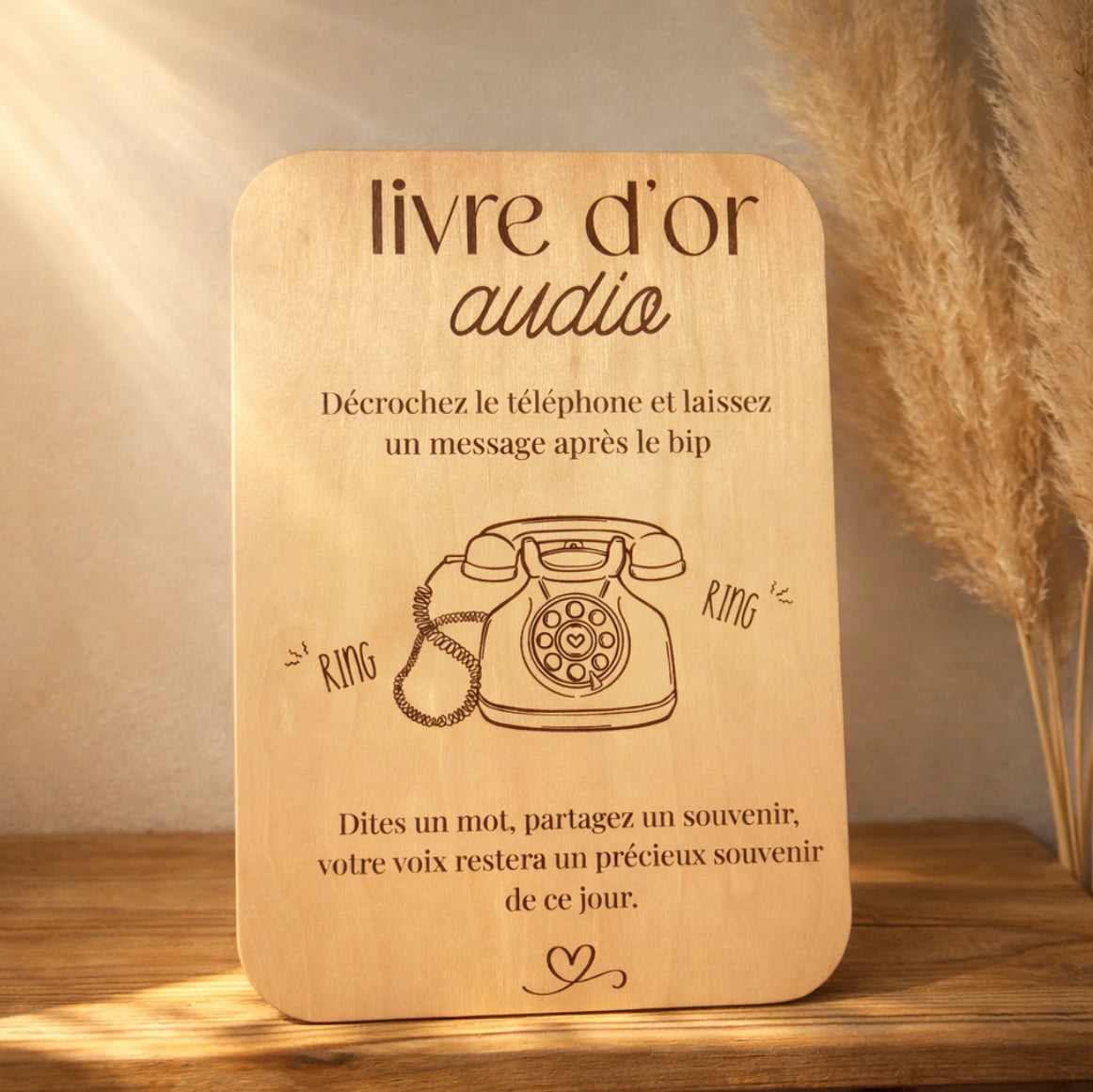 Pancarte en bois Livre d’or audio invitant les invités à laisser un message vocal souvenir lors d’un mariage ou événement