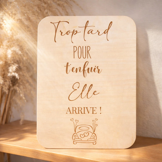 Pancarte en bois trop tard pour t'enfuir elle arrive, décoration humoristique pour entrée de cérémonie ou arrivée des mariés 