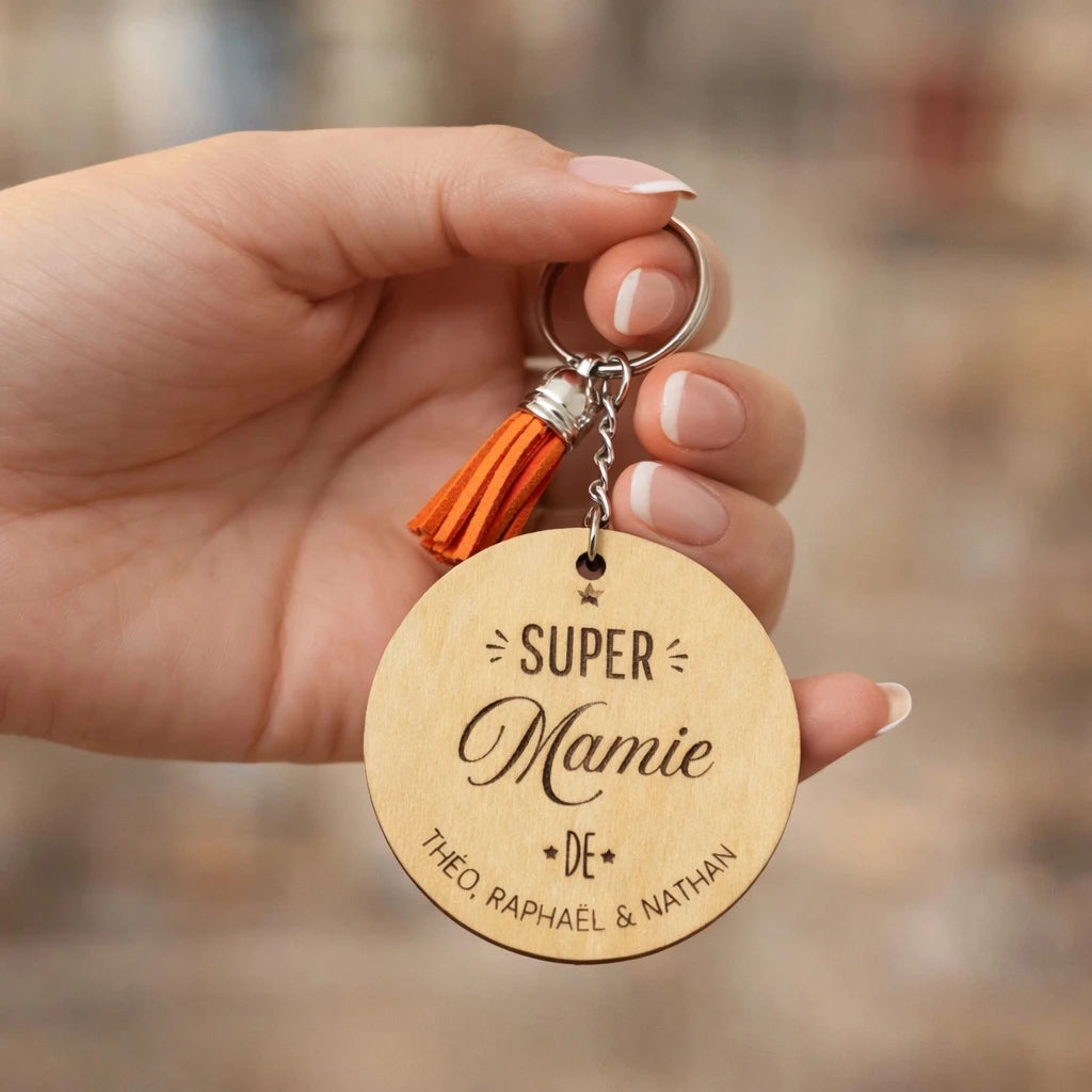 Porte-clés en bois personnalisé gravé au laser avec prénom ou message, accessoire artisanal naturel et élégant.