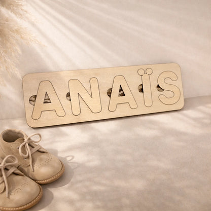 Puzzle en bois personnalisé avec prénom et motif crocodile. Idéal comme cadeau enfant, décoration de chambre ou jouet éducatif original.